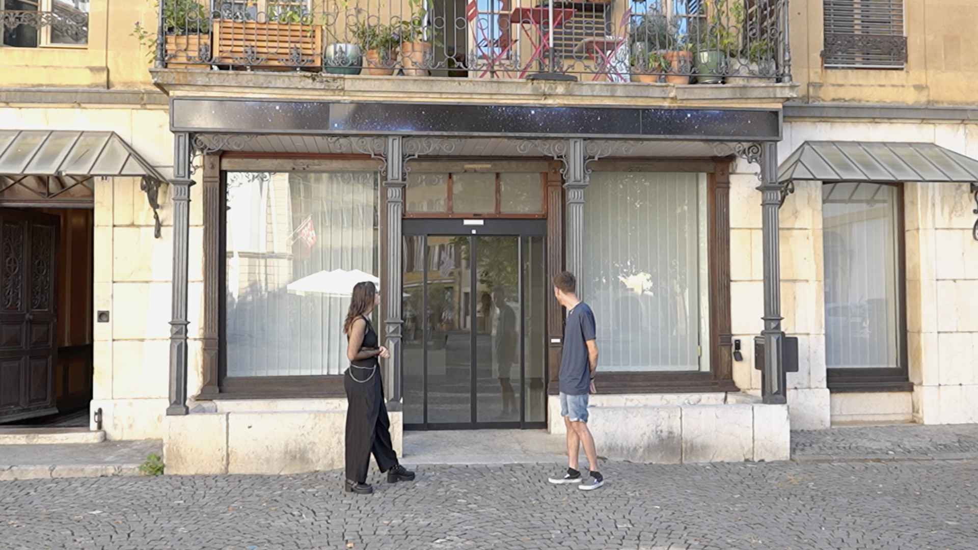Devanture du studio, Place de la Liberté, La Neuveville.